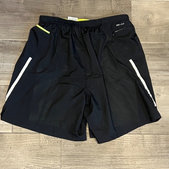 Nike Dri-Fit Black athletic gym shorts size Large L w/ Lime green biker short - Picture 4 of 5